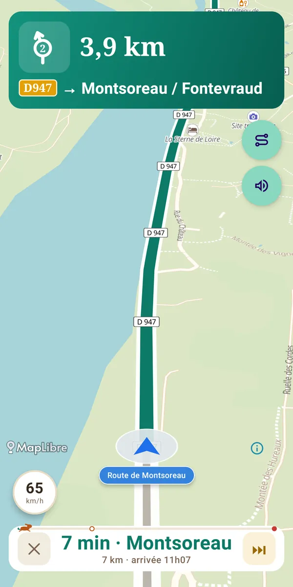 Capture de l'application : guidage sur la D 947 au bord de la Loire, 3,9 km jusqu'au rond-point vers Montsoreau / Fontevraud, 7 min restantes